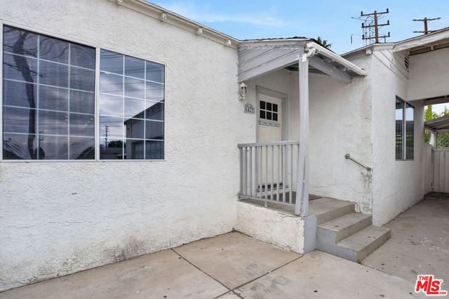 6427 Klump Avenue, North Hollywood, CA 91606