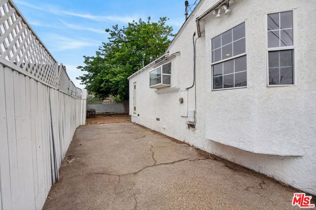 6427 Klump Avenue, North Hollywood, CA 91606