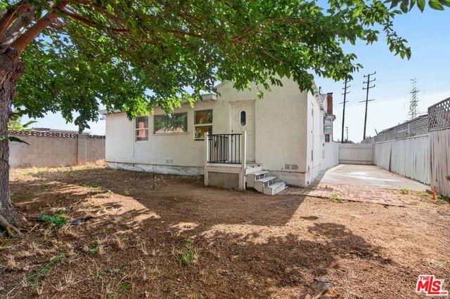 6427 Klump Avenue, North Hollywood, CA 91606