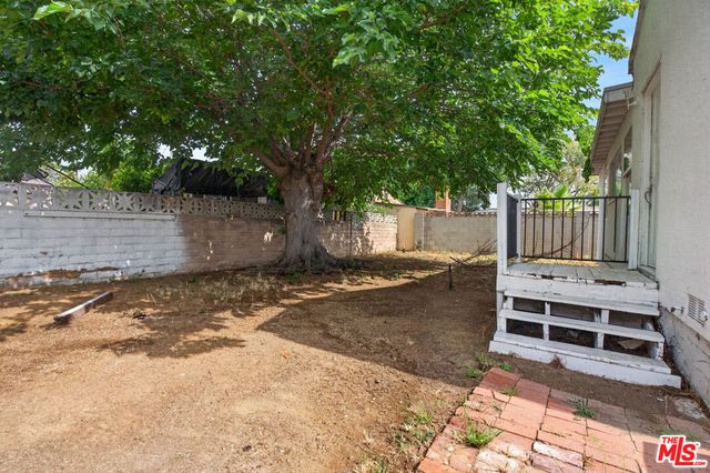 6427 Klump Avenue, North Hollywood, CA 91606