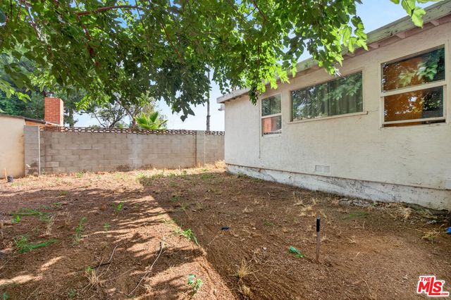 6427 Klump Avenue, North Hollywood, CA 91606