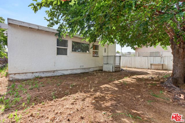 6427 Klump Avenue, North Hollywood, CA 91606