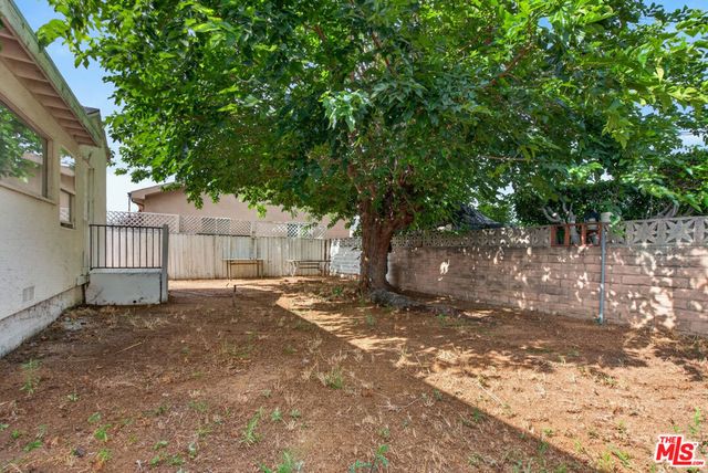 6427 Klump Avenue, North Hollywood, CA 91606