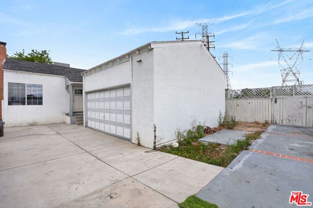 6427 Klump Avenue, North Hollywood, CA 91606