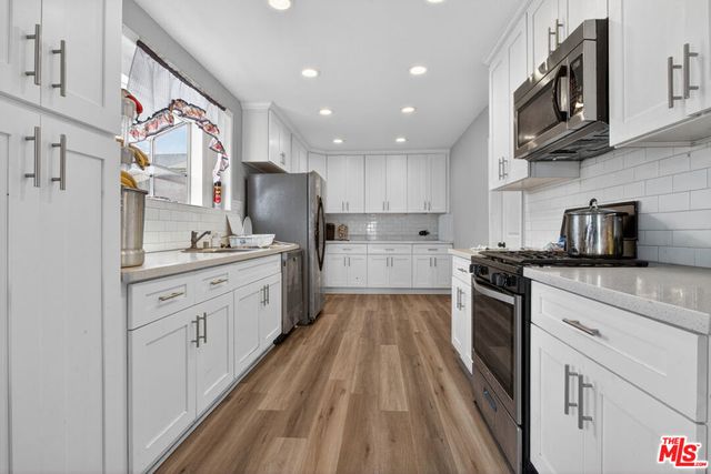 6427 Klump Avenue, North Hollywood, CA 91606