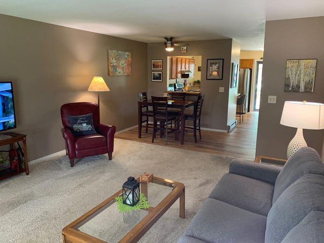 85 SPENCER VILLAGE COURT, Appleton, WI 54914
