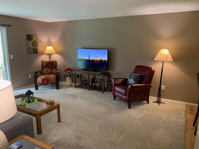 85 SPENCER VILLAGE COURT, Appleton, WI 54914