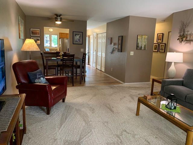 85 SPENCER VILLAGE COURT, Appleton, WI 54914