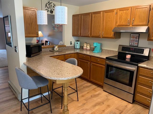 85 SPENCER VILLAGE COURT, Appleton, WI 54914