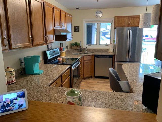 85 SPENCER VILLAGE COURT, Appleton, WI 54914