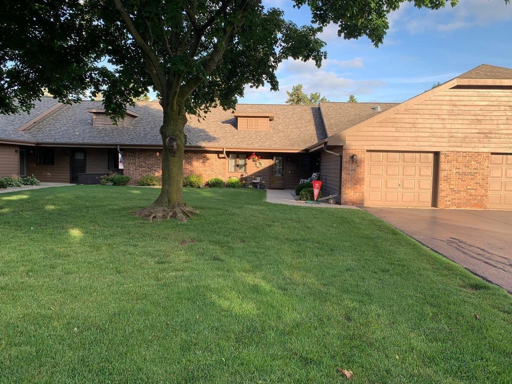 85 SPENCER VILLAGE COURT, Appleton, WI 54914
