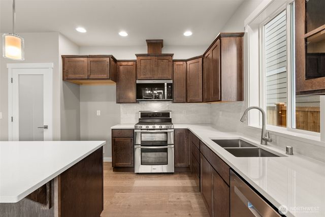 9011 Wyatt Court SE, Tumwater, WA 98501