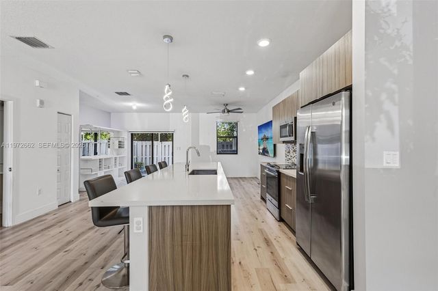 10455 NW 82nd Street 4, Doral, FL 33178