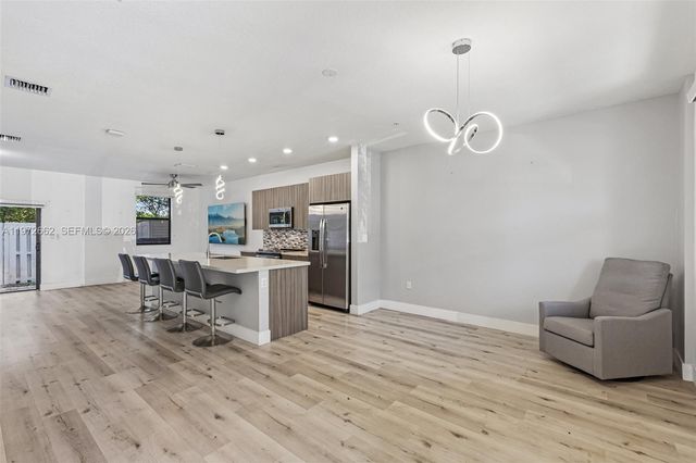 10455 NW 82nd Street 4, Doral, FL 33178