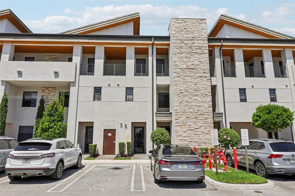 10455 NW 82nd Street 4, Doral, FL 33178