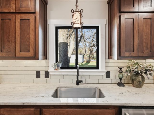 1006 NEWELL Drive, Hudson Oaks, TX 76087