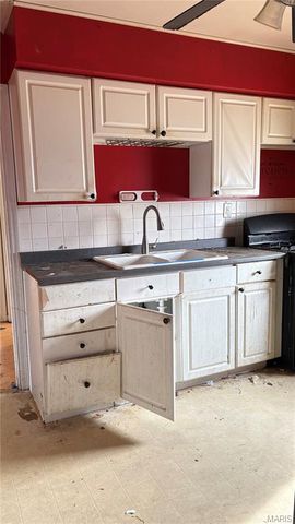 9426 Westchester Drive, St Louis, MO 63136