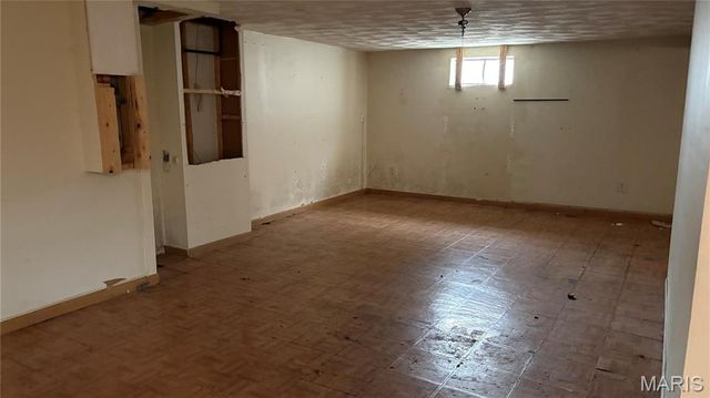 9426 Westchester Drive, St Louis, MO 63136