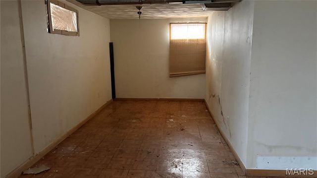 9426 Westchester Drive, St Louis, MO 63136