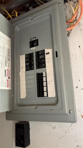 9426 Westchester Drive, St Louis, MO 63136