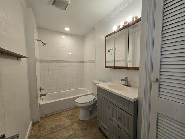 820 SW Palm City Road, Stuart, FL 34994