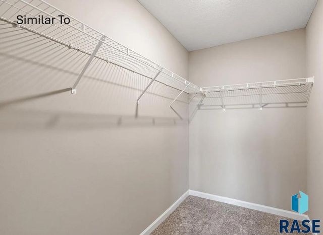 2005 N Valley View Rd Road, Sioux Falls, SD 57107