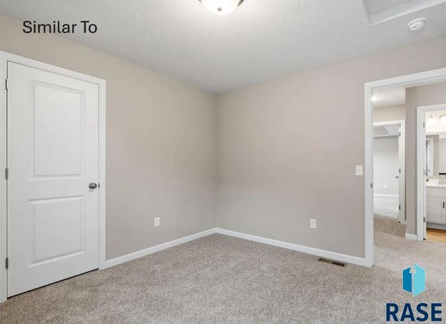 2005 N Valley View Rd Road, Sioux Falls, SD 57107