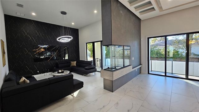 3207 S MANHATTAN AVENUE, Tampa, FL 33629