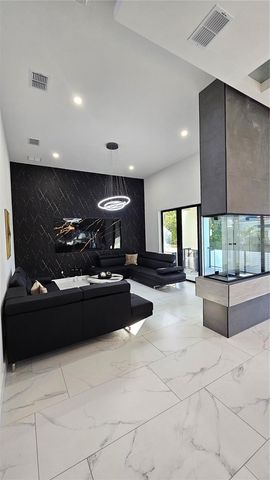 3207 S MANHATTAN AVENUE, Tampa, FL 33629