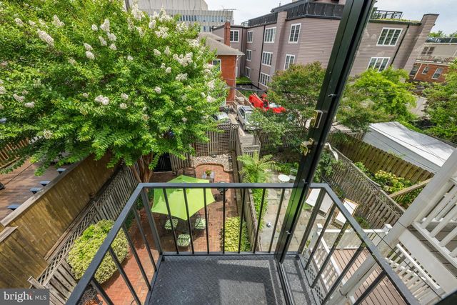 2219 HALL PL NW, Washington, DC 20007