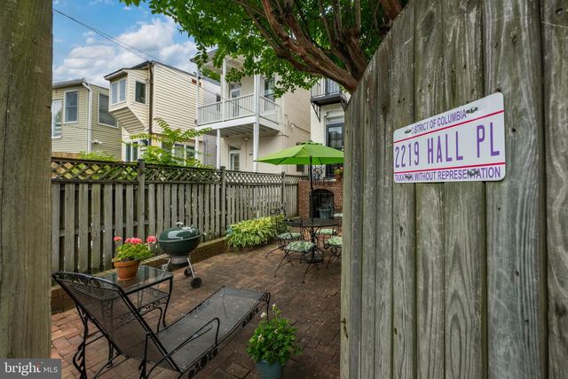 2219 HALL PL NW, Washington, DC 20007