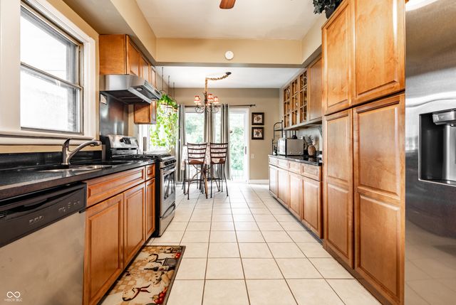 675 Woodruff Place West Drive, Indianapolis, IN 46201