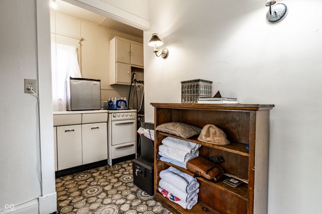 675 Woodruff Place West Drive, Indianapolis, IN 46201