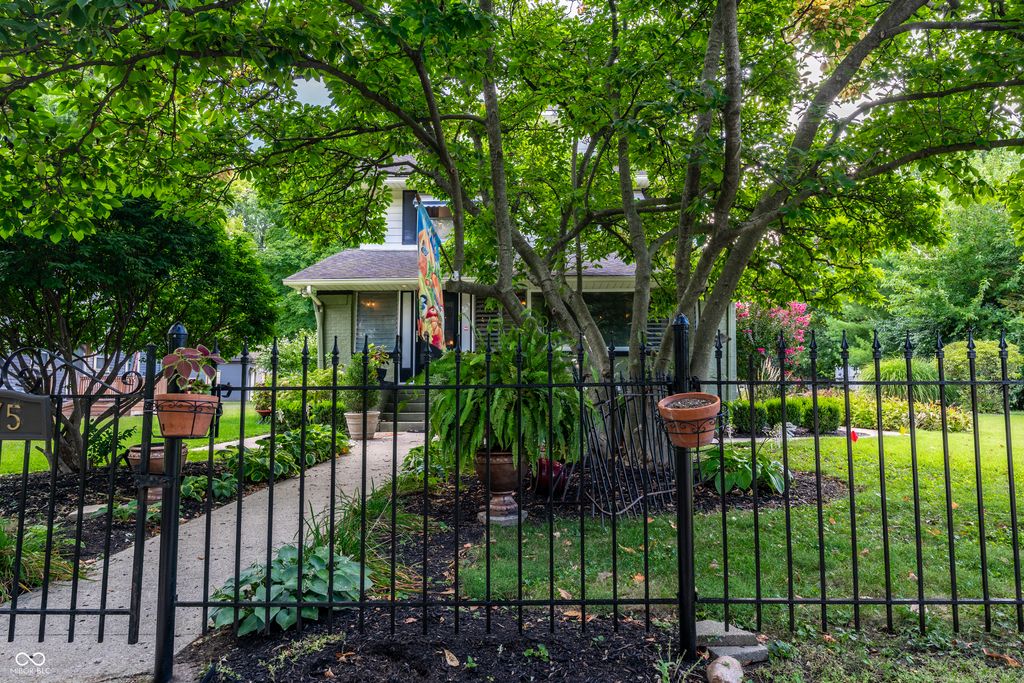 675 Woodruff Place West Drive, Indianapolis, IN 46201