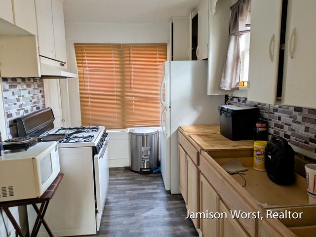 48 S Kenwood Street, Muskegon, MI 49442