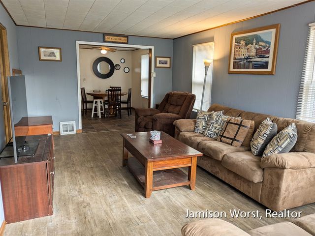 48 S Kenwood Street, Muskegon, MI 49442