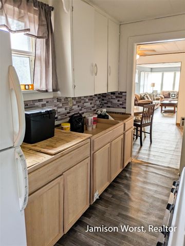 48 S Kenwood Street, Muskegon, MI 49442