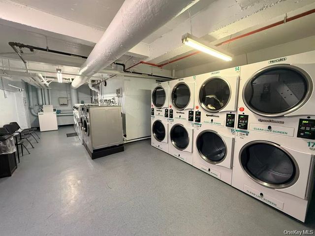 224-24 Union Tpke 4N, Oakland Gardens, NY 11364