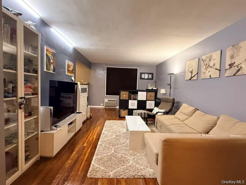 224-24 Union Tpke 4N, Oakland Gardens, NY 11364