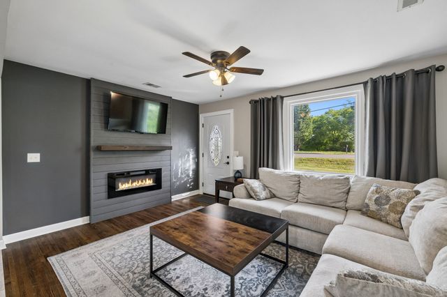 330 Alta Loma Rd, Goodlettsville, TN 37072