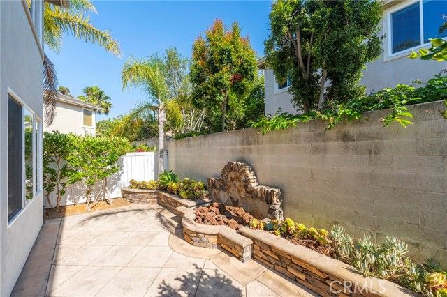 7676 Park Bay Drive, Huntington Beach, CA 92648