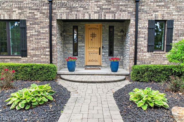 201 Mystic Meadows Court, Howell, MI 48843