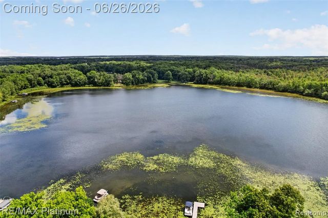 201 Mystic Meadows Court, Howell, MI 48843