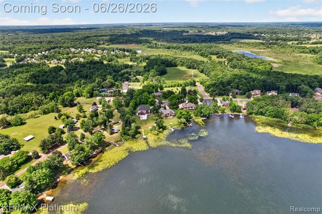 201 Mystic Meadows Court, Howell, MI 48843