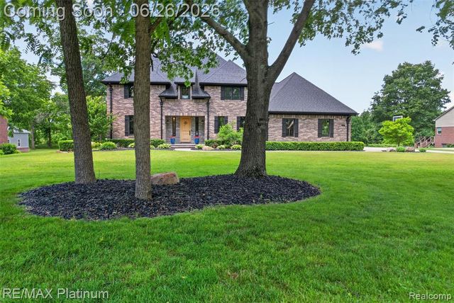 201 Mystic Meadows Court, Howell, MI 48843