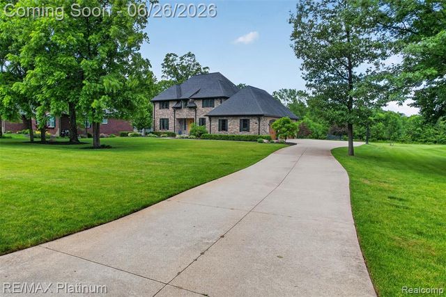 201 Mystic Meadows Court, Howell, MI 48843