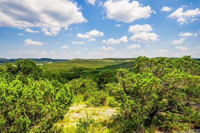 607 Lexington Pass, Canyon Lake, TX 78133