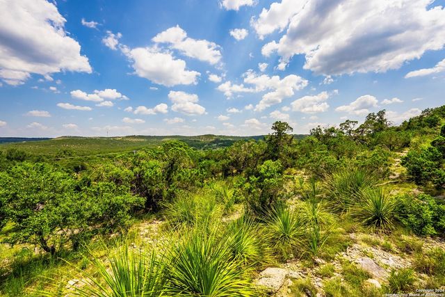 607 Lexington Pass, Canyon Lake, TX 78133