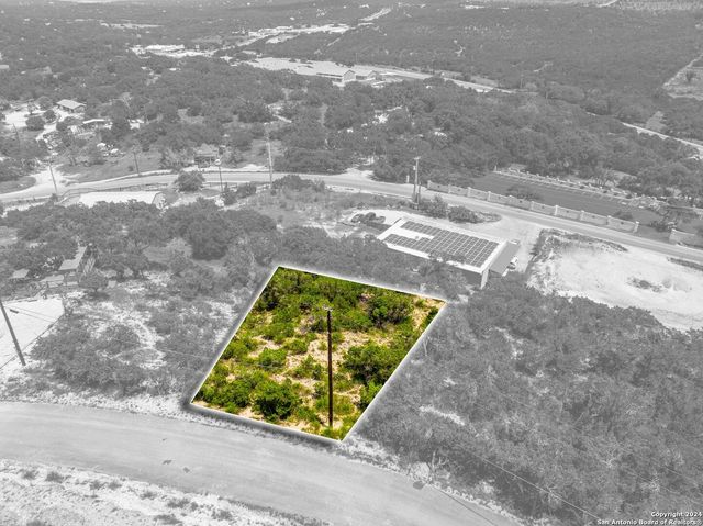 607 Lexington Pass, Canyon Lake, TX 78133