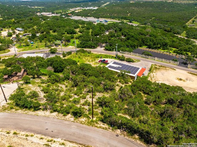 607 Lexington Pass, Canyon Lake, TX 78133
